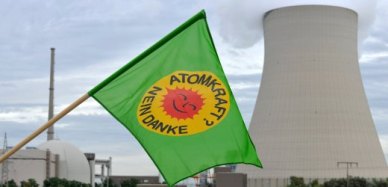 Aktion der Grünen beim Atomkraftwerk Isar I
